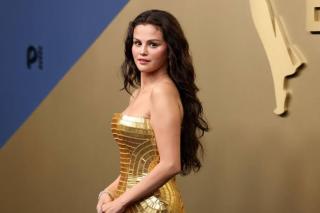 Selena Gomez Tampil Beda di Emmy Awards 2026, Rambut Panjang Jadi Sorotan